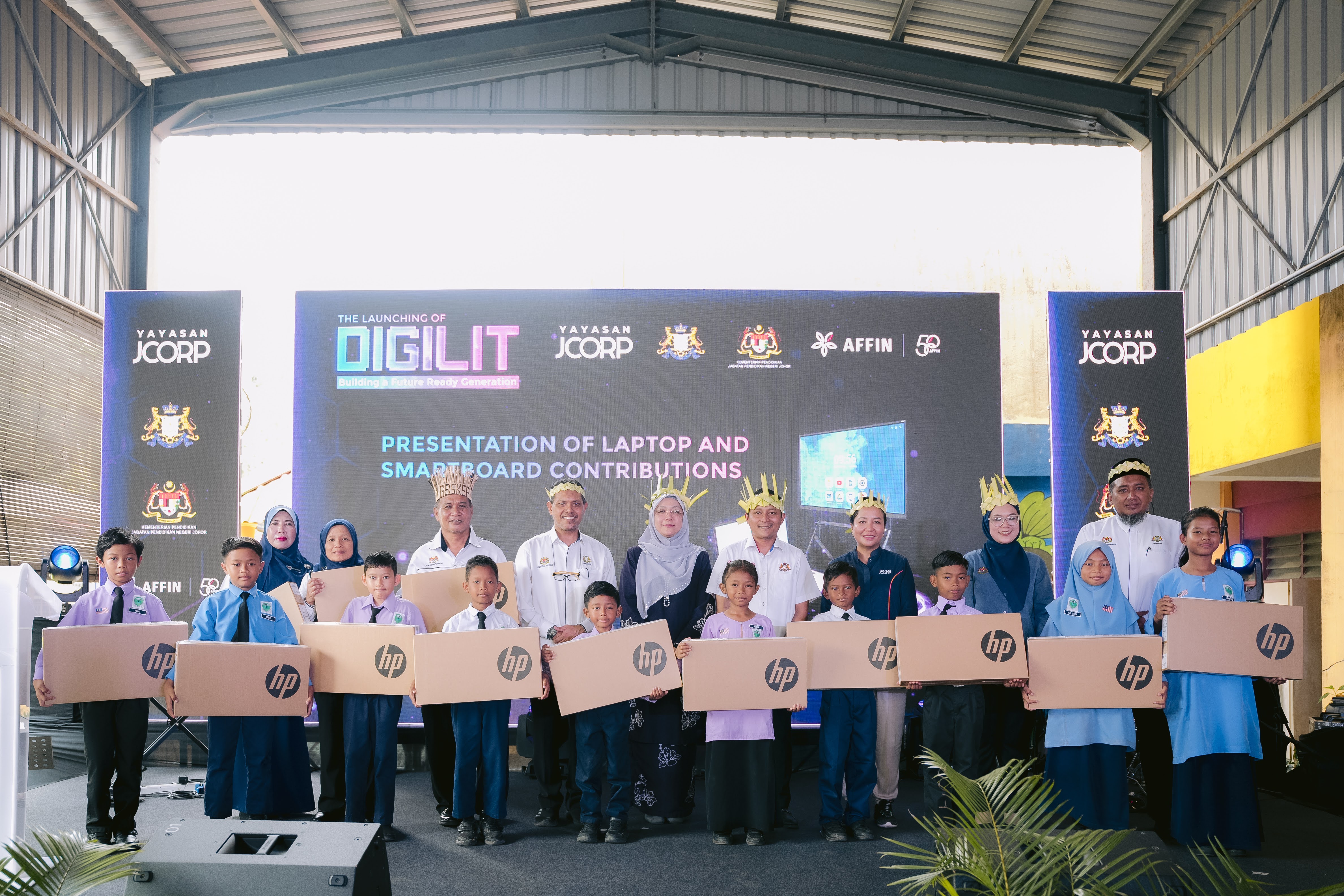 PENDIDIKAN LITERASI DIGITAL PERKASA PELAJAR LUAR BANDAR DAN B40