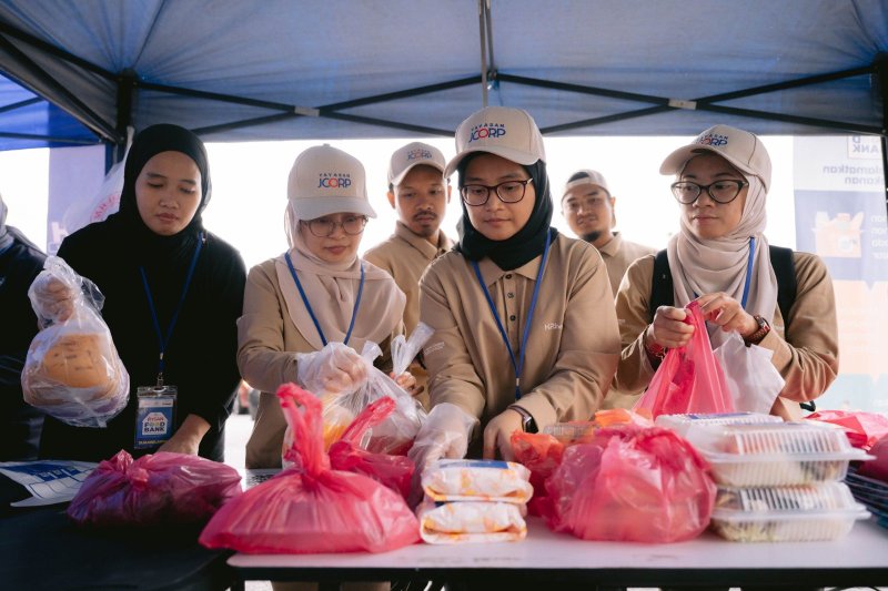 Reducing Waste, Strengthening Communities